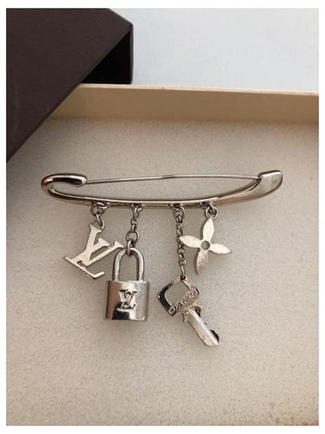louis vuitton brooch
